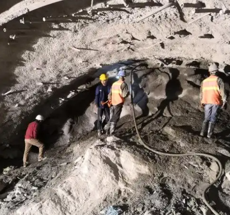 相城拱顶带模注浆料的施工流程及注意事项